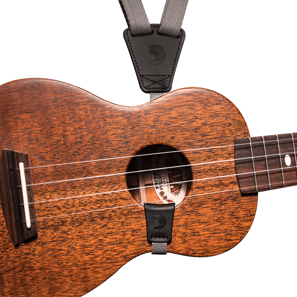 d-addario-eco-comfort-ukulele-gurt-soundhole-hook image 4
