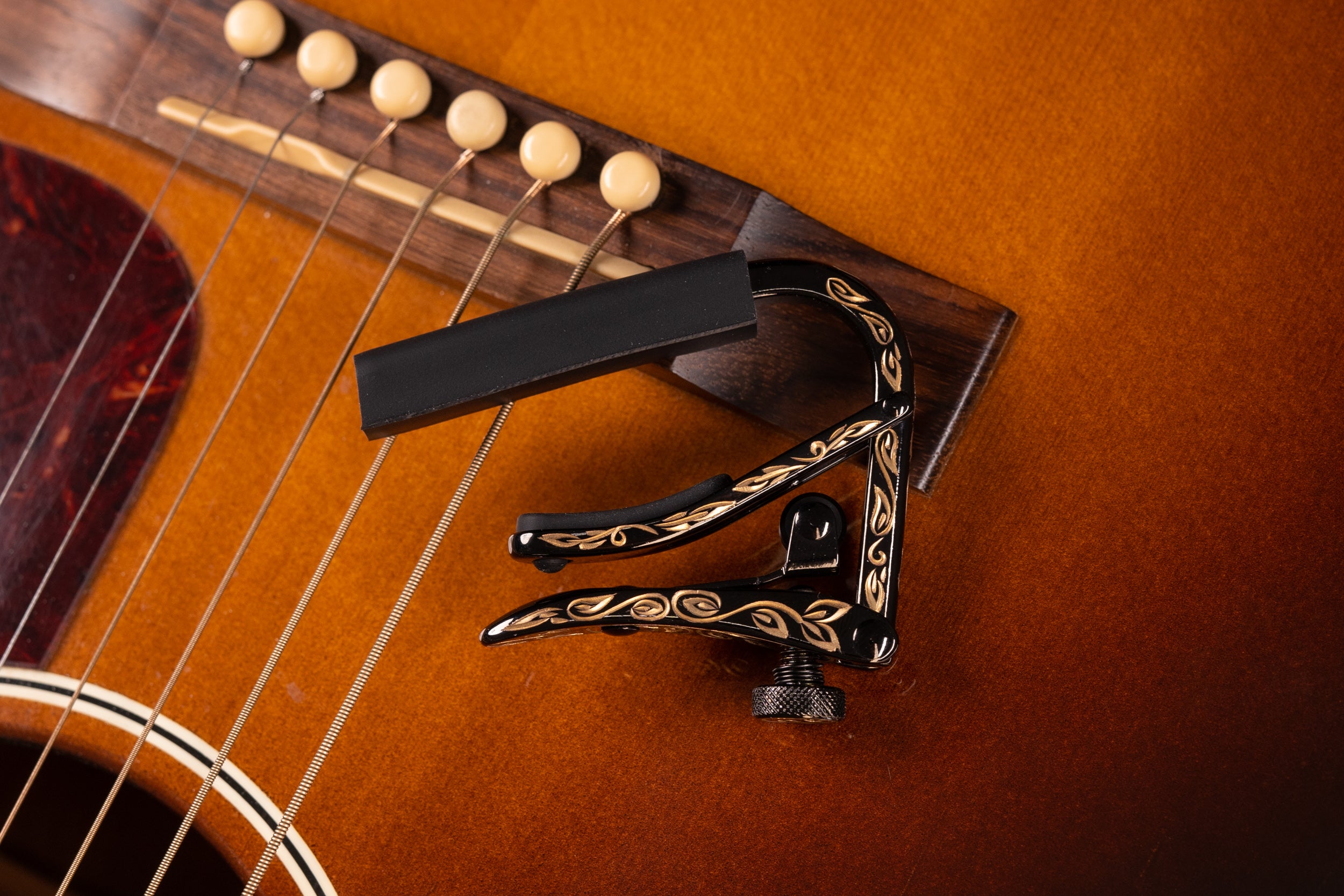 shubb-engraved-black-nylon-string-capo-f-r-konzertgitarre-mit-holzbox image 3