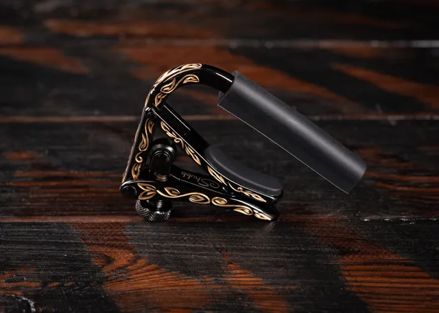 shubb-engraved-black-nylon-string-capo-f-r-konzertgitarre-mit-holzbox image 1