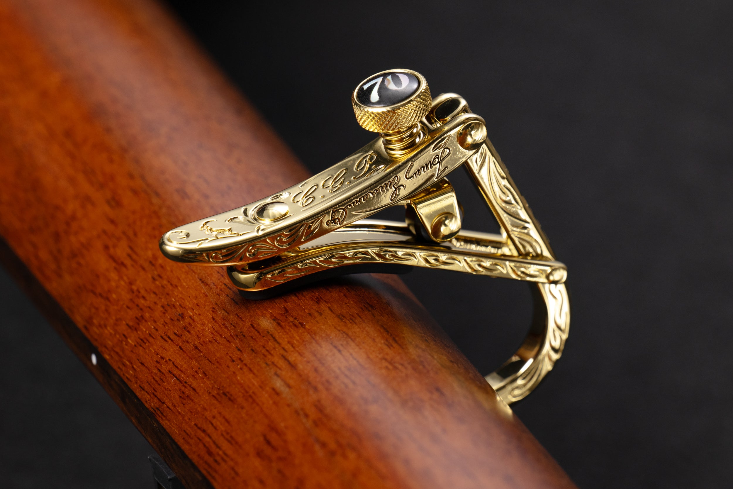 shubb-tommy-emmanuel-golden-cadence-kapo-f-r-steel-string-gitarre-graviert image 4