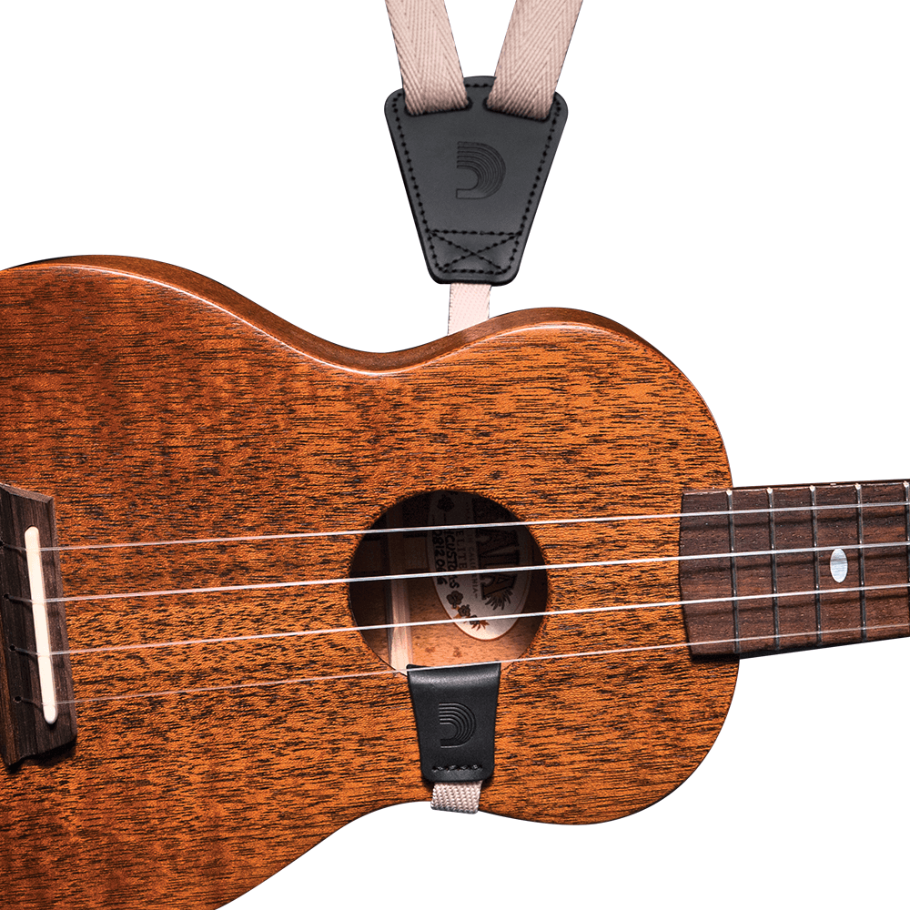 d-addario-eco-comfort-ukulele-gurt-soundhole-hook image 2